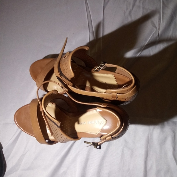 Gianni Bini heels - Picture 3 of 3